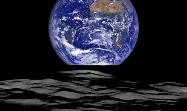NASA ‘snaps’ stunning image of earth rising over moon