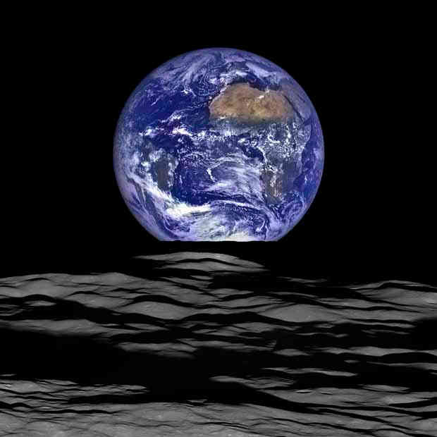2015_1219_earth-rising-moon2