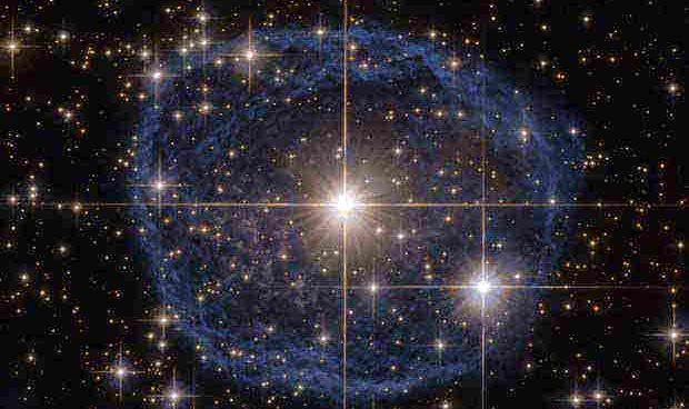 Hubble Telescope snaps  photo of deep space bubble Wolf-Rayet nebula