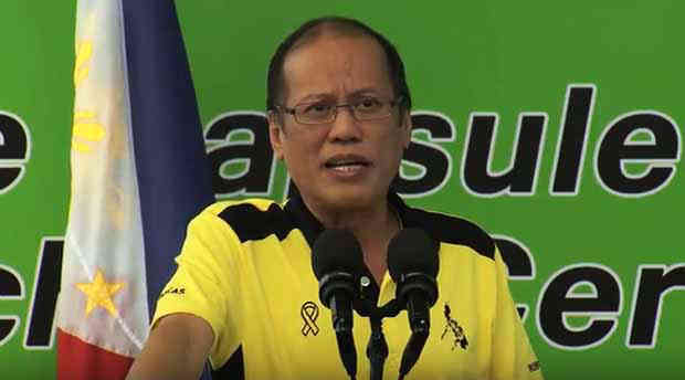 Malacanang defends President Aquino in campaign for Roxas-Robredo team