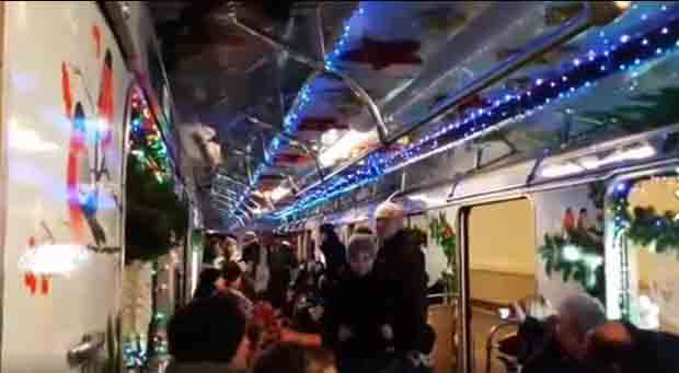 This Russian subway train is what we need during the holidays