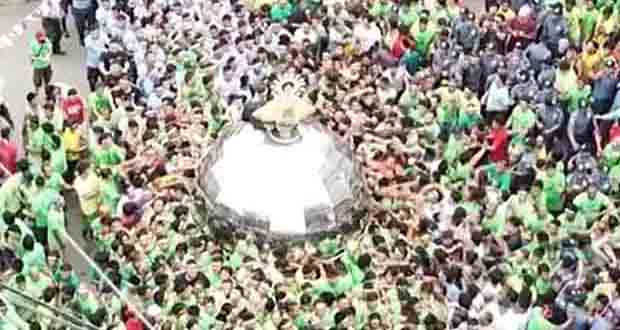 Marian devotees swarm at the icon of the Virign of Penafrancia during the traditional annual foot and fluvial procession
